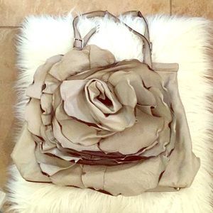 💃💃 VALENTINO XL Petal Bag 💃💃